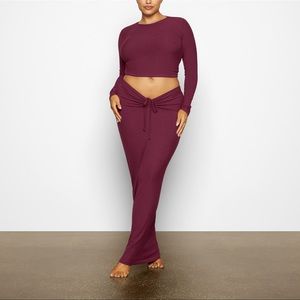 Skims Soft Lounge Ruched Skirt - Wine